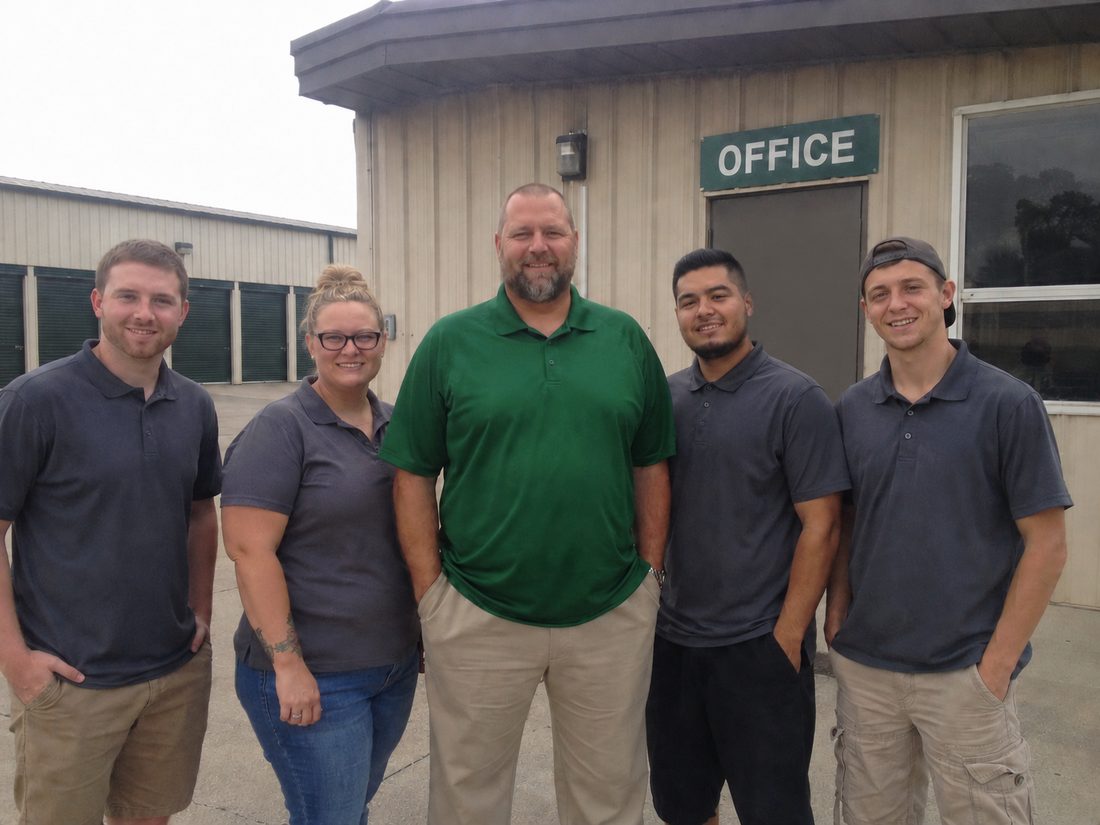 Pest control professionals in Dallas, TX